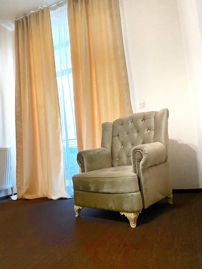 New Continent Hotel Bushtyno Eksteriør billede
