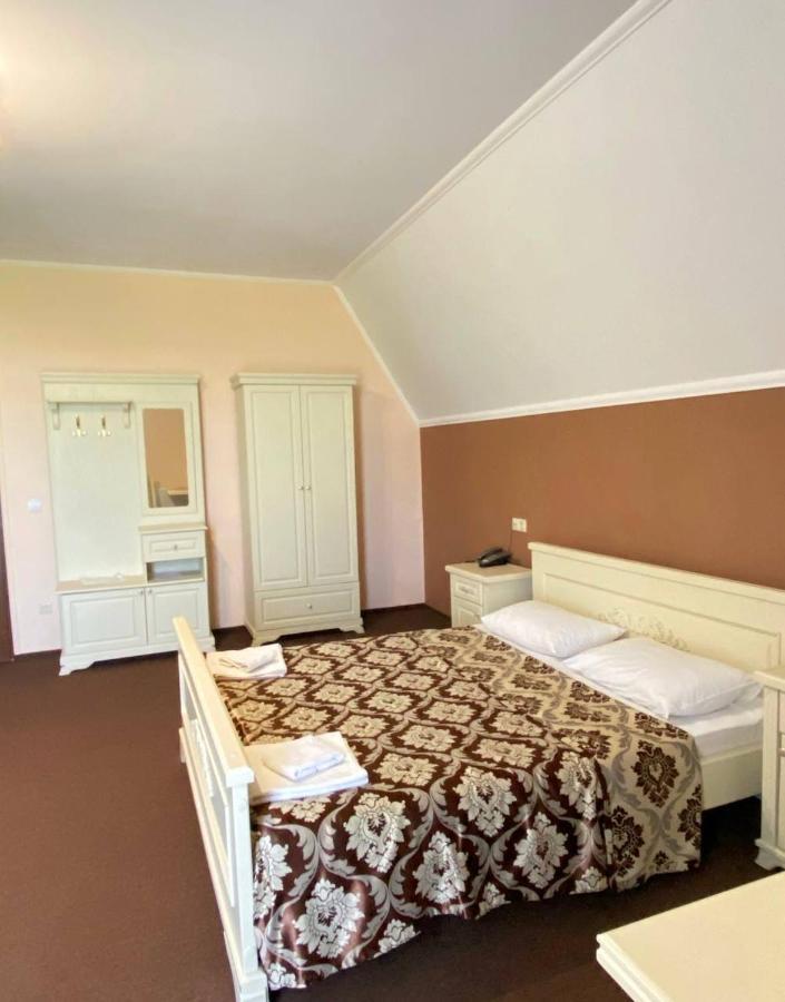New Continent Hotel Bushtyno Eksteriør billede