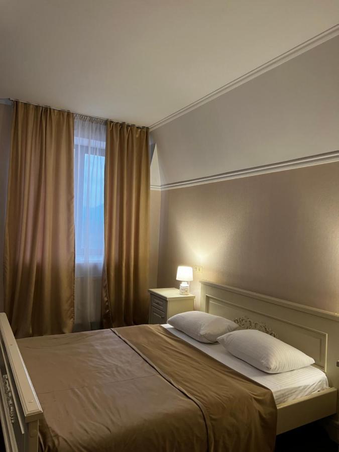 New Continent Hotel Bushtyno Eksteriør billede